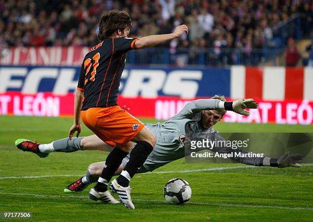 David Silva of Valencia duels for the ball with David de Gea of Atletico Madrid during the La Liga match between Atletico Madrid and Valencia at...