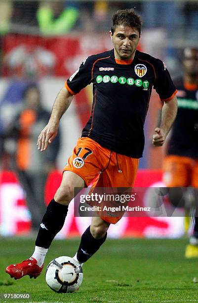 Joaquin Sanchez of Valencia in action during the La Liga match between Atletico Madrid and Valencia at Vicente Calderon Stadium on February 28, 2010...