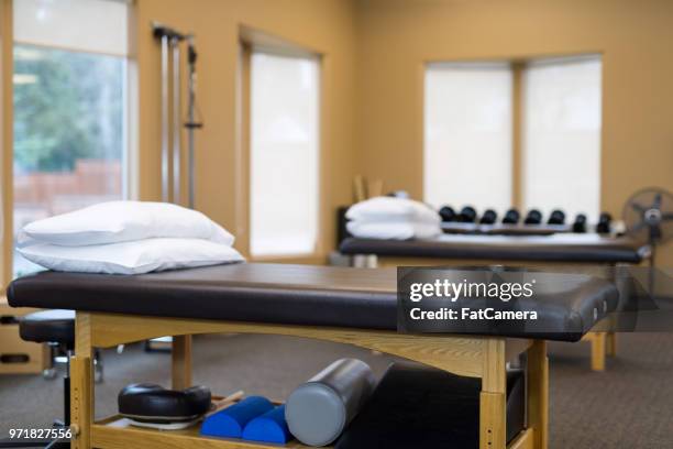 lege therapie kliniek - afkickcentrum stockfoto's en -beelden