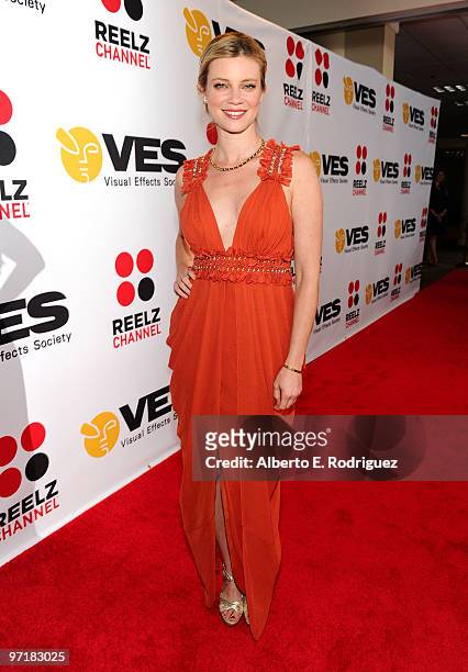 Actress Amy Smart arrives at the 8th annual VES Awards held at Hyatt Regency Century Plaza on February 28, 2010 in Century City, California.