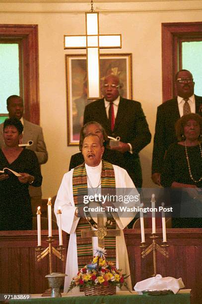 Hackey-10/07/01- Olney, MD- Rev. George Hackey, who is also a Montgomery Co. Police Officer, at the end of his service at the Sharp Street United...