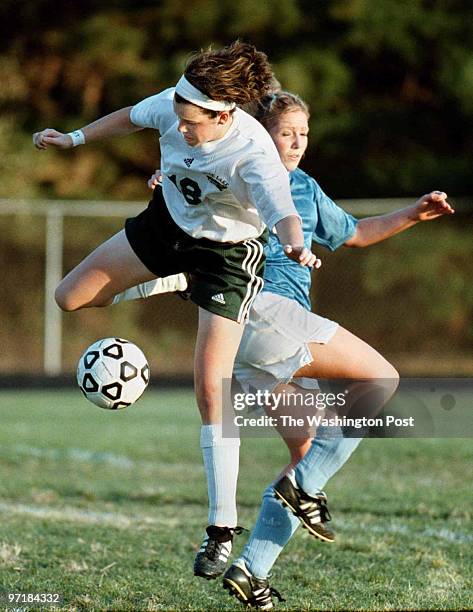 Wilde Lake High School, Columbia,MD--PHOTOGRAPHER-MARVIN JOSEPH/TWP--CAPTION- Jane Wiseman of Wilde Lake High School competes for the ball with River...