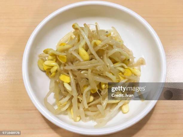 traditional korean food cuisine, pickled bean sprouts - abondance stock-fotos und bilder