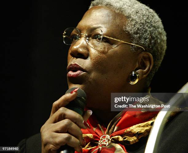 Pg-flowers 02-26-04 Springdale, Md. #152639 Mark Gail_TWP Charles Herbert Flowers high school's principal Helena Nobles-Jones speaking at the Air...