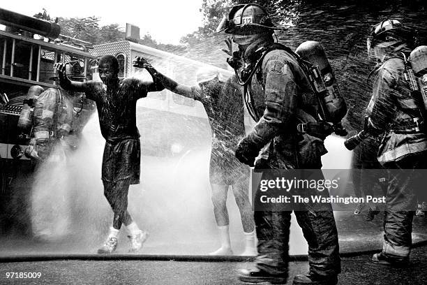 St. Elizabeth's Hospital, Washington, D.C.--PHOTOGRAPHER-MARVIN JOSEPH/TWP--CAPTION-The Special Operations Division of the DC Fire & EMS Department...