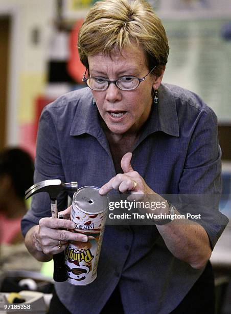 Sm-award 4/21/04 Lexington Park, Md. Mark Gail_TWP Spring Ridge Middle school teacher Anne Smoot the winner of the Agnes Meyer award for St. Mary's...