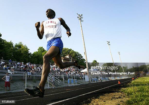 Neg#:155403 Photog:Preston Keres/TWP Chesapeake High School, Pasadena, Md. Reaching the bell lap, Old Mill's Anthony Littlejohn leaves the pack...