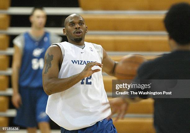 Wizcamp Kevin Clark/The Washington Post Date: Neg #: 147516 College of Charleston, Charleston, SC Jerry Stackhouse runs through shooting drills...