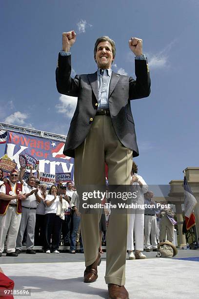 Denver, Colo. CREDIT: Dudley Brooks/TWP John Kerry takes the stage to cheers at a rally in Sioux City, Iowa.