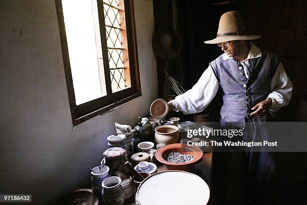 Sm-godias 5/08/04 St. Mary's City, Md. Mark Gail_TWP Aaron Meisinger plays the 17th century Maryland tobacco farmer Godiah Spray at Historic Saint...