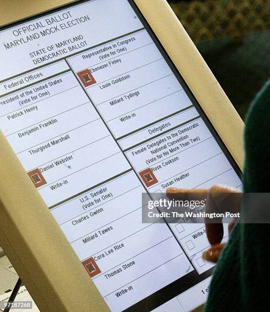 Accuvote Machine Accu Vote Photos and Premium High Res Pictures - Getty Images