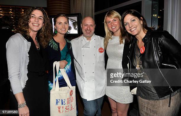 Kristi Jacobson, model/designer Lauren Silverbush, chef Tom Colicchio, Ellen Gustafson, and Lori Silverbush attend the FEED Foundation/Hungry In...