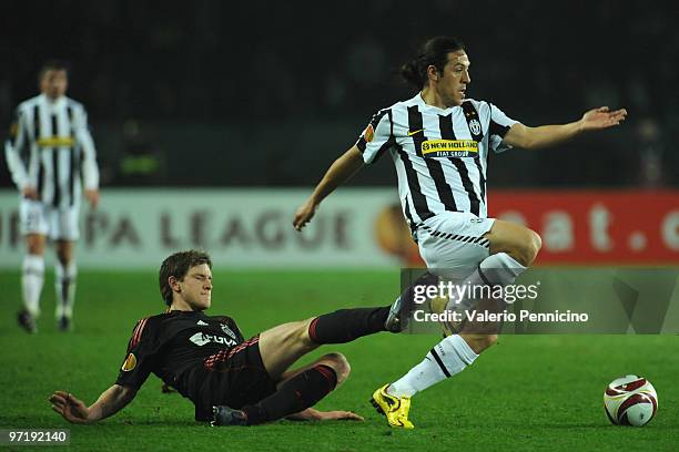 Mauro German Camoranesi of Juventus is challenged by Jan Vertonghen of Ajax during the UEFA Europa League Round 32 second leg match between Juventus...