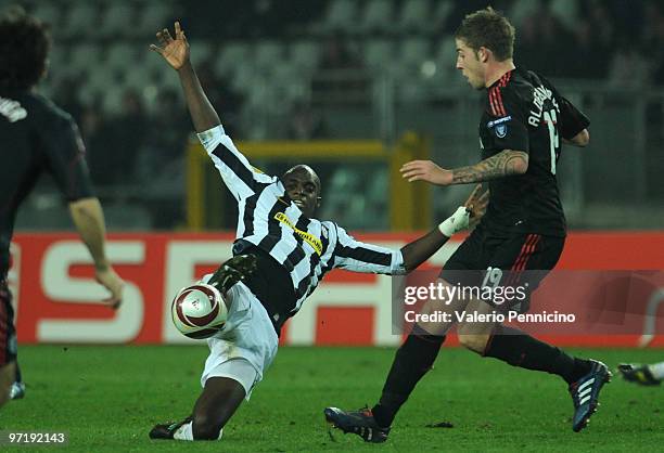 Mohamed Lamine Sissoko of Juventus competes for the ball with Toby Alderweireld of Ajax during the UEFA Europa League Round 32 second leg match...