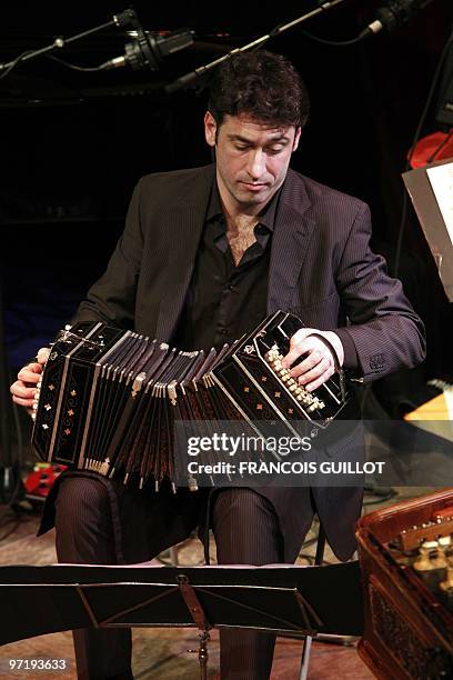 Buenos Aires sur Scène+, vitrine du "nuevo tango" à Paris" Argentinian Matias Gonzalez of the Calo - Couranjou quartet, plays the concertina as he...