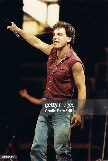 Springsteen 1985 Bruce Springsteen London Photos and Premium High Res Pictures - Getty ...