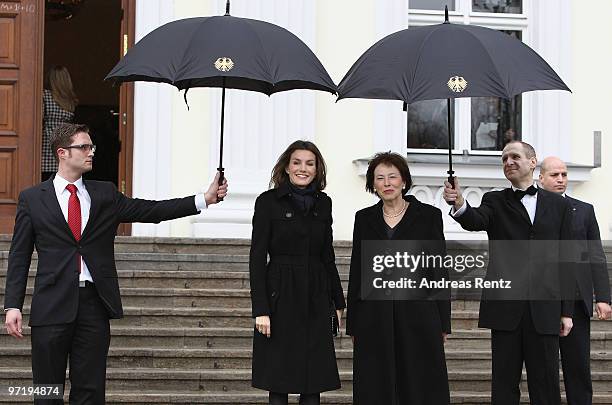 Princess Letizia of Spain and German First Lady Eva Luise Koehler smile upon their arrival at Bellevue palace on March 1, 2010 in Berlin, Germany. In...