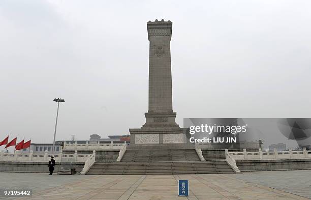 Chinese paramilitary officer stands guard at the Monument to the People's Heroes in Beijing on February 27, 2010. AFP PHOTO/ LIU Jin