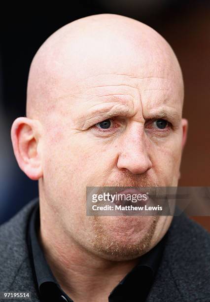Shaun Edwards, Coach of London Wasps looks on during the Guinness Premiership match between Leeds Carnegie and London Wasps at Headingley Stadium on...