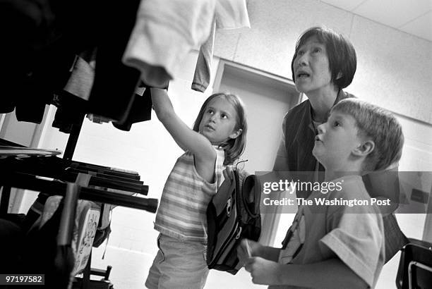 Spring Hill Elementary School, McLean, VA--PHOTOGRAPHER-MARVIN JOSEPH/TWP--CAPTION-Shirley Long, Assistant Principal of Spring Hill Elementary...