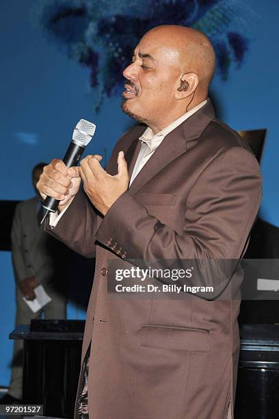 Singer/songwriter James Ingram performs at the Living Legends Award ceremony honoring Stevie Wonder and Nancy Wilson at California African American...