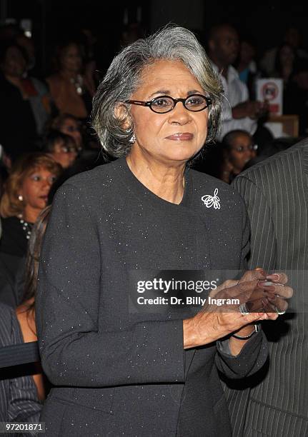 Singer/songwriter Nancy Wilson attends the Living Legends Award ceremony honorng Stevie Wonder and Nancy Wilson at California African American Museum...