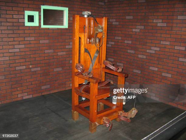 "Old Sparky", the decommissioned electric chair in which 361 prisoners were executed between 1924 and 1964, is pictured 05 November 2007 at the Texas...