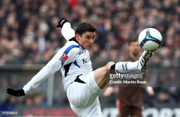 Giovanni Federico of Bielefeld runs with the ball during the Second Bundesliga match between FC St. Pauli and Arminia Bielefeld at the Millerntor...