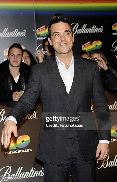 Robbie Williams arrives at the ''40 Principales'' Awards at the Palacio de Deportes on December 11, 2009 in Madrid, Spain.