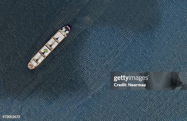 oil tankers at sea - oil tanker imagens e fotografias de stock