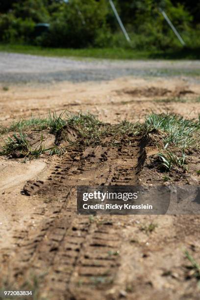 tire track - woodbridge virginia 個照片及圖片檔