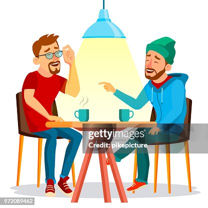 двое мужчин дружески беседуют в кафе