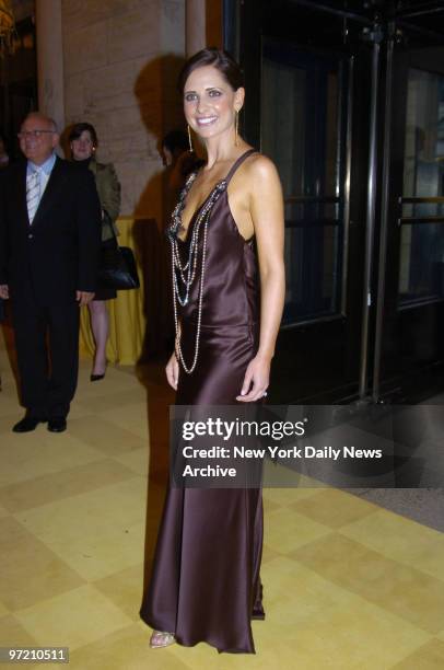 Actress Sarah Michelle Gellar arrives at the New York Public Library for the 2005 CFDA Fashion Awards honoring the year's leading style makers.