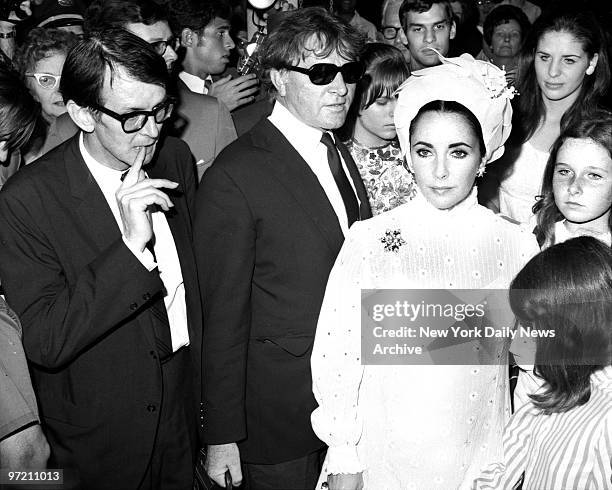 Actress Elizabeth Taylor just got off the Queen Elizabeth with husband Richard Burton and her daugther, Lisa and his daughter, Kate, at Pier 92....