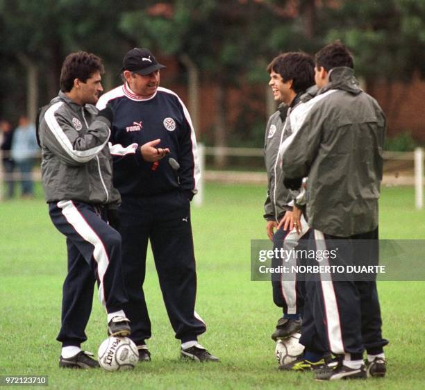 Serguio Markarian , technical director for Paraguay's select soccer team, talks with players Roberto Acuna , Diego Gavilan , Jose Cardozo and Celso...
