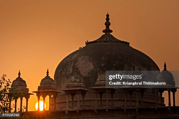 sunset at jama masjid, agra, india. - jama masjid agra 個照片及圖片檔