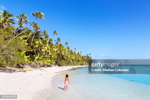 beautiful woman relaxing on sandy beach, fiji - fiji stock-fotos und bilder