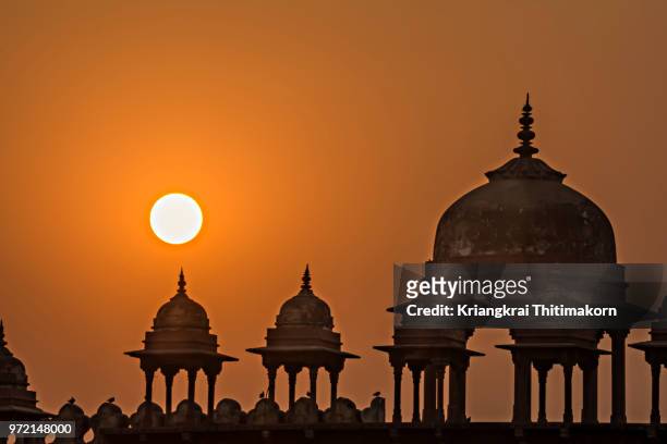 sunset at the jama masjid, agra, india - jama masjid agra stock-fotos und bilder