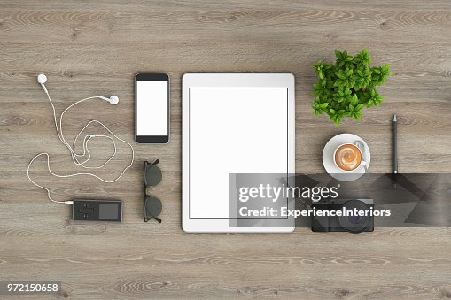 Vue de dessus knolling de bureau avec écran de la tablette numérique vide Vue de dessus knolling de bureau avec écran de la tablette numérique vide