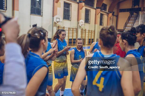 buen partido - baloncesto femenino fotografías e imágenes de stock