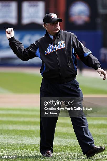 Mets Home Opener., N.Y.Mets vs Philadelphia Phillies at Shea Stadium., William Shea Jr throws out the 1st pitch.