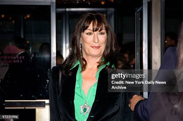 Anjelica Huston arrives at the Ziegfeld Theater for the world premiere of "The Life Aquatic With Steve Zissou." She stars in the film.
