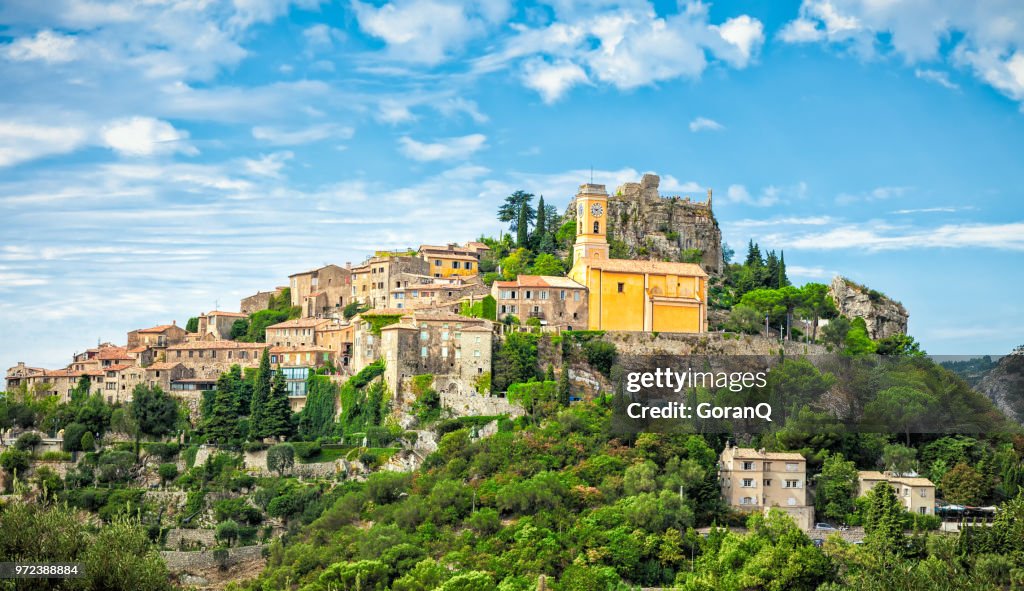 Eze is een oud dorp in het departement Alpes-Maritimes in Zuid-Frankrijk,