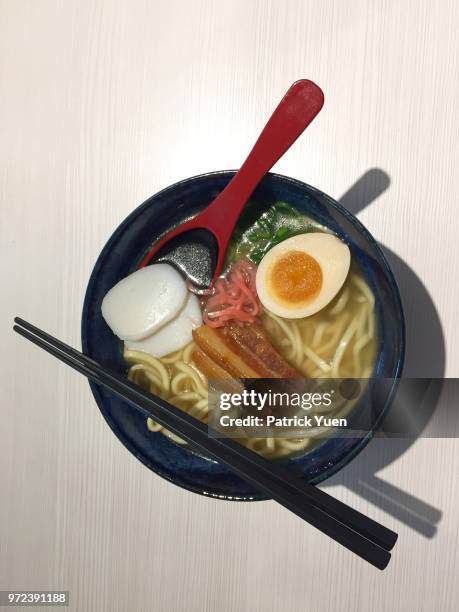 pork belly ramen - noodle bar stock-fotos und bilder