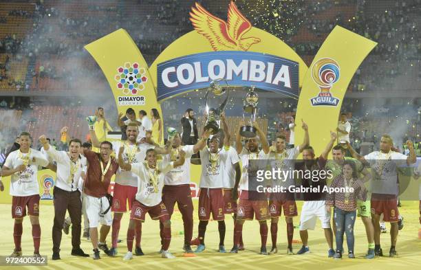 Fainer Torijano and Luis Payares of Tolima lift the trophy to celebrate as champions of the Liga Aguila I 2018 after the second leg match between...
