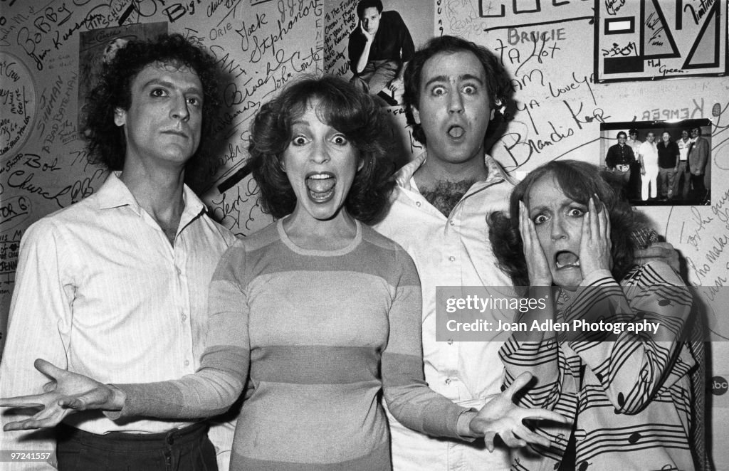 Comedian Andy Kaufman joins Friday's cast members L R Mark... Foto di attualità Getty Images