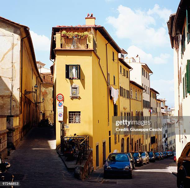 city streets, san miniato, tuscany, italy - 聖米尼亞多 個照片及圖片檔