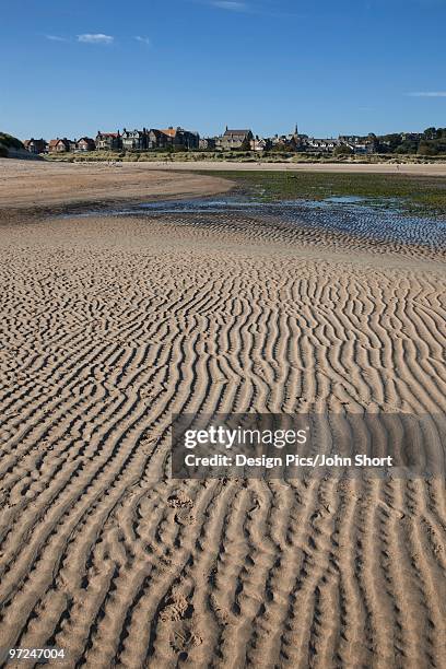 ripples in the sand - alnmouth beach ストックフォトと画像