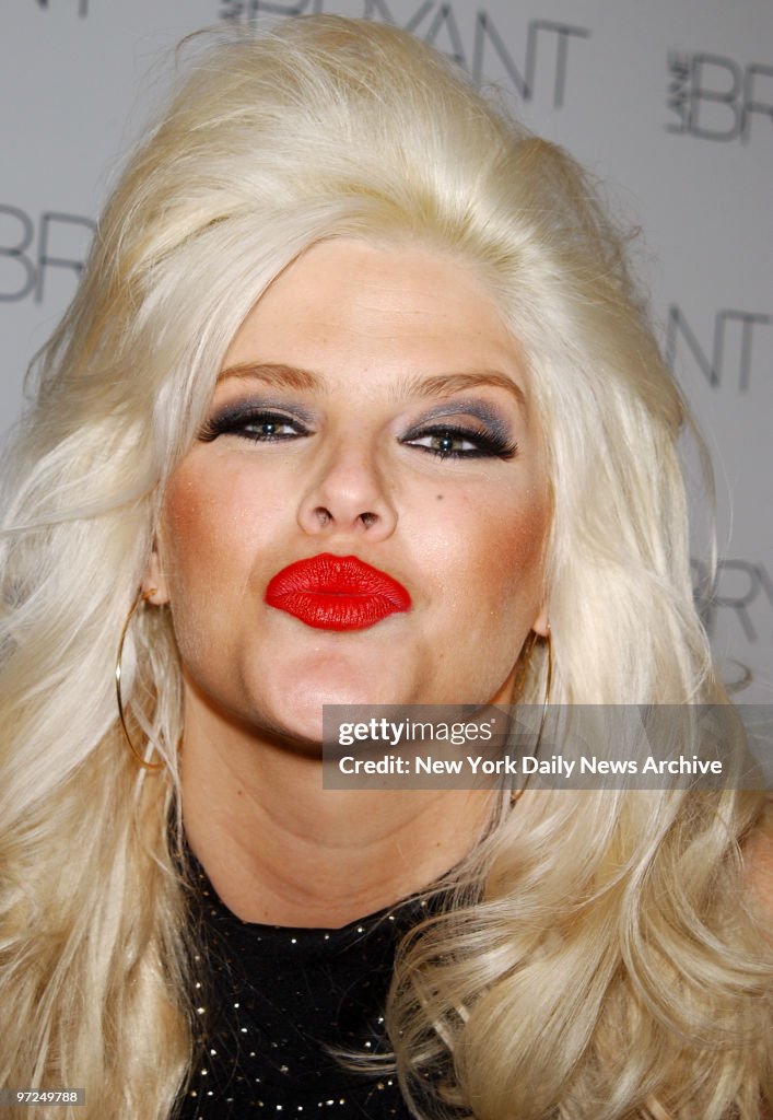 Anna Nicole Smith backstage at the Lane Bryant Fashion Show