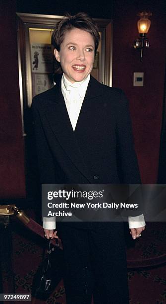 Annette Benning arrives for premiere of the movie "Primary Colors" at The Ziegfeld Theatre.